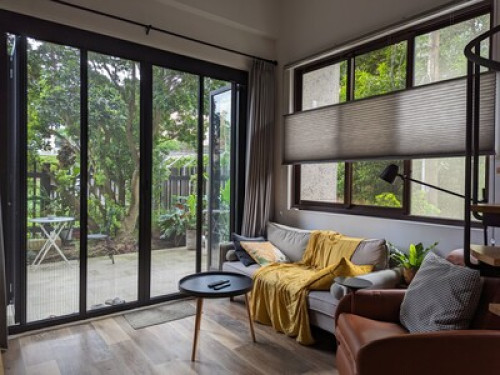 serene 1 FL with great amenities