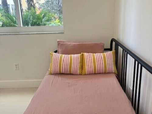 Welcoming bedroom and bathroom - Gallery - 11