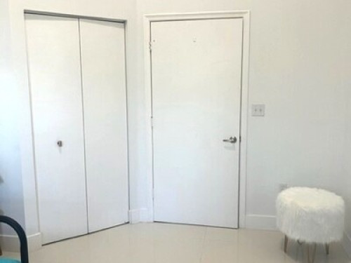 Welcoming bedroom and bathroom - Gallery - 23