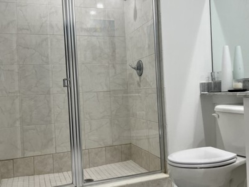 Welcoming bedroom and bathroom - Gallery - 26