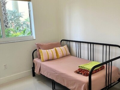 Welcoming bedroom and bathroom - Gallery - 21