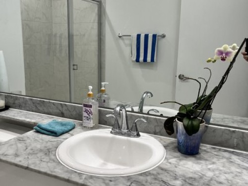 Welcoming bedroom and bathroom - Gallery - 24