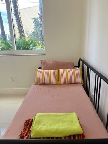 Welcoming bedroom and bathroom - Gallery - 18