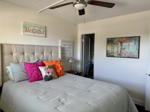 Condo walking distance from Beach