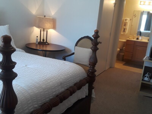 Cozy and private suite w/ bathroom