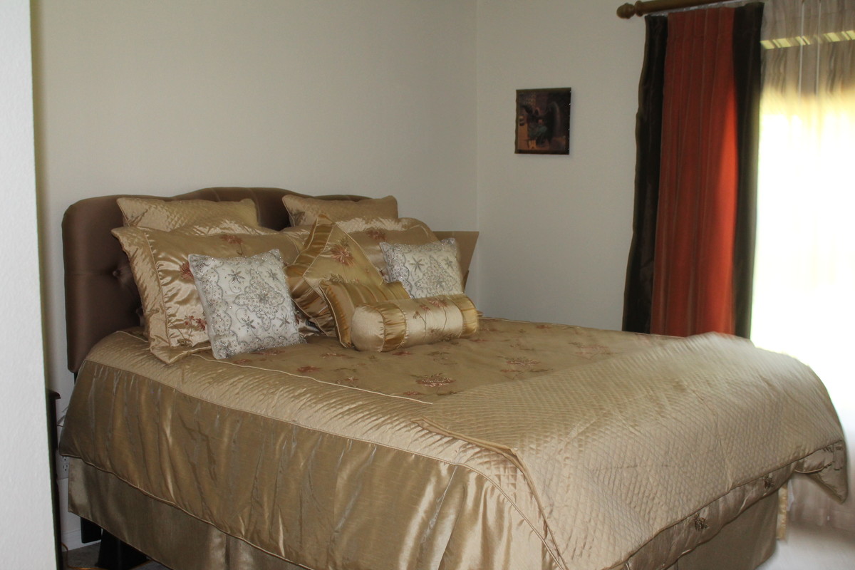 QUEEN BEDROOM 1(Single Bed) - 1