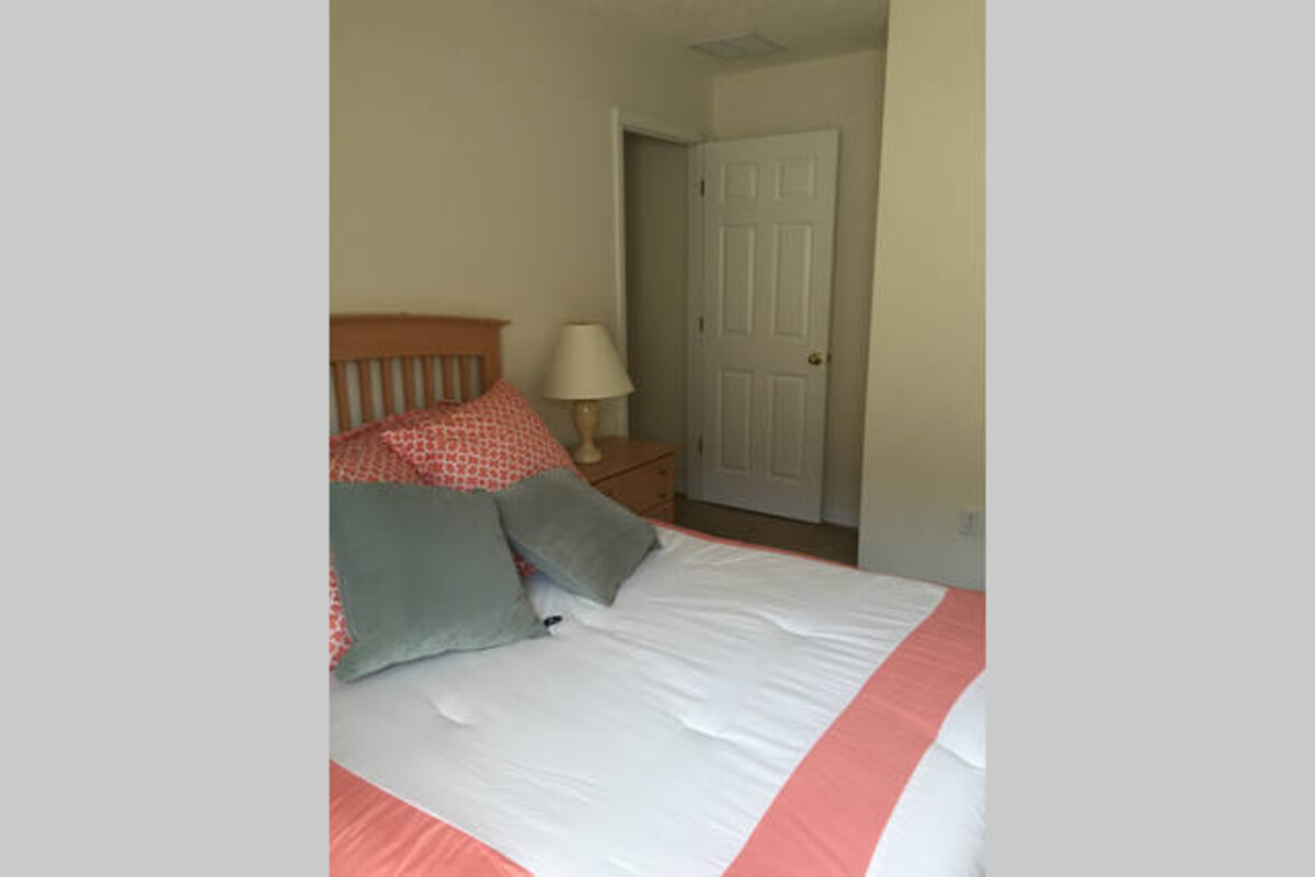 Your Vacation Is In A Beautiful Gated Community !!(Single Bed) - 1