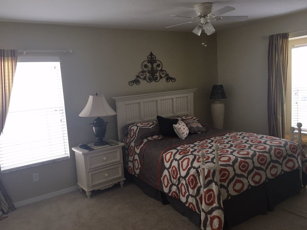 Nice Queen-Size Bedroom(Single Bed) - 1