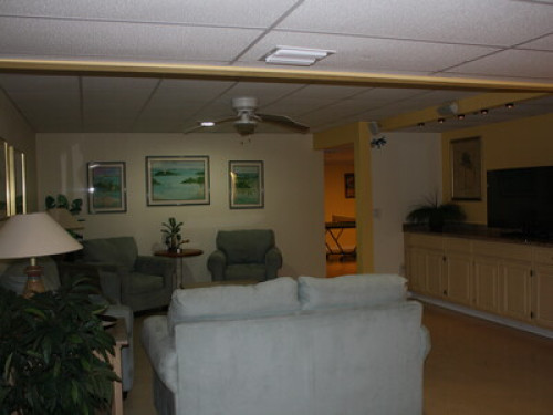 Spacious, 1,900 sq ft. Lower level  - Gallery - 9