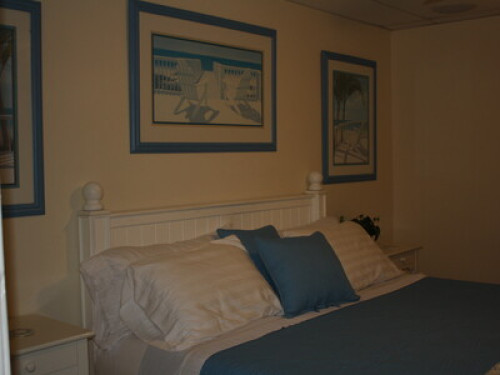 Spacious, 1,900 sq ft. Lower level  - Gallery - 6