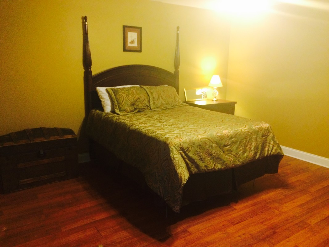 Large Spare Bedroom With Queen Size Bed.(Full Room) - 1
