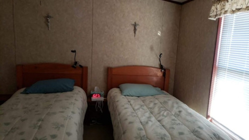 Guest Room - Gallery - 8