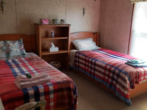 Guest Room - Gallery - 14