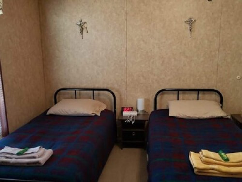 Guest Room - Gallery - 13