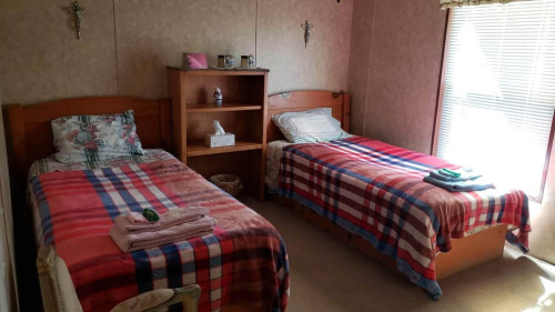 Guest Room - Gallery - 5