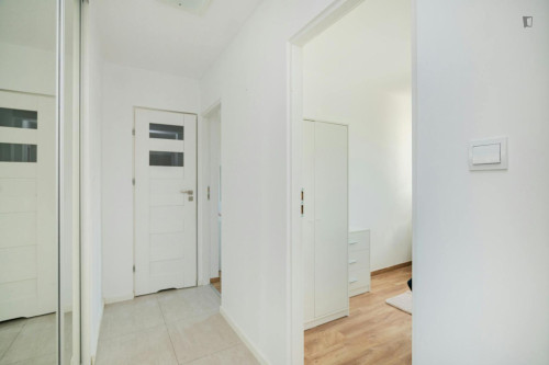 Snug single bedroom near the Rondo ONZ metro