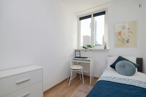 Snug single bedroom near the Rondo ONZ metro - Gallery - 11