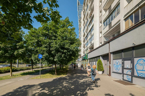Snug single bedroom near the Rondo ONZ metro