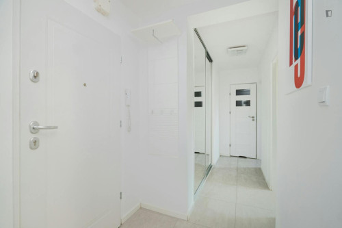 Snug single bedroom near the Rondo ONZ metro - Gallery - 14