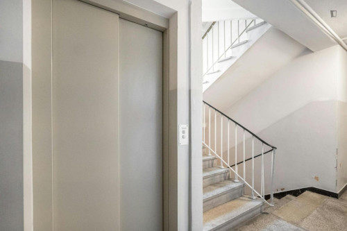 Snug single bedroom near the Rondo ONZ metro - Gallery - 7