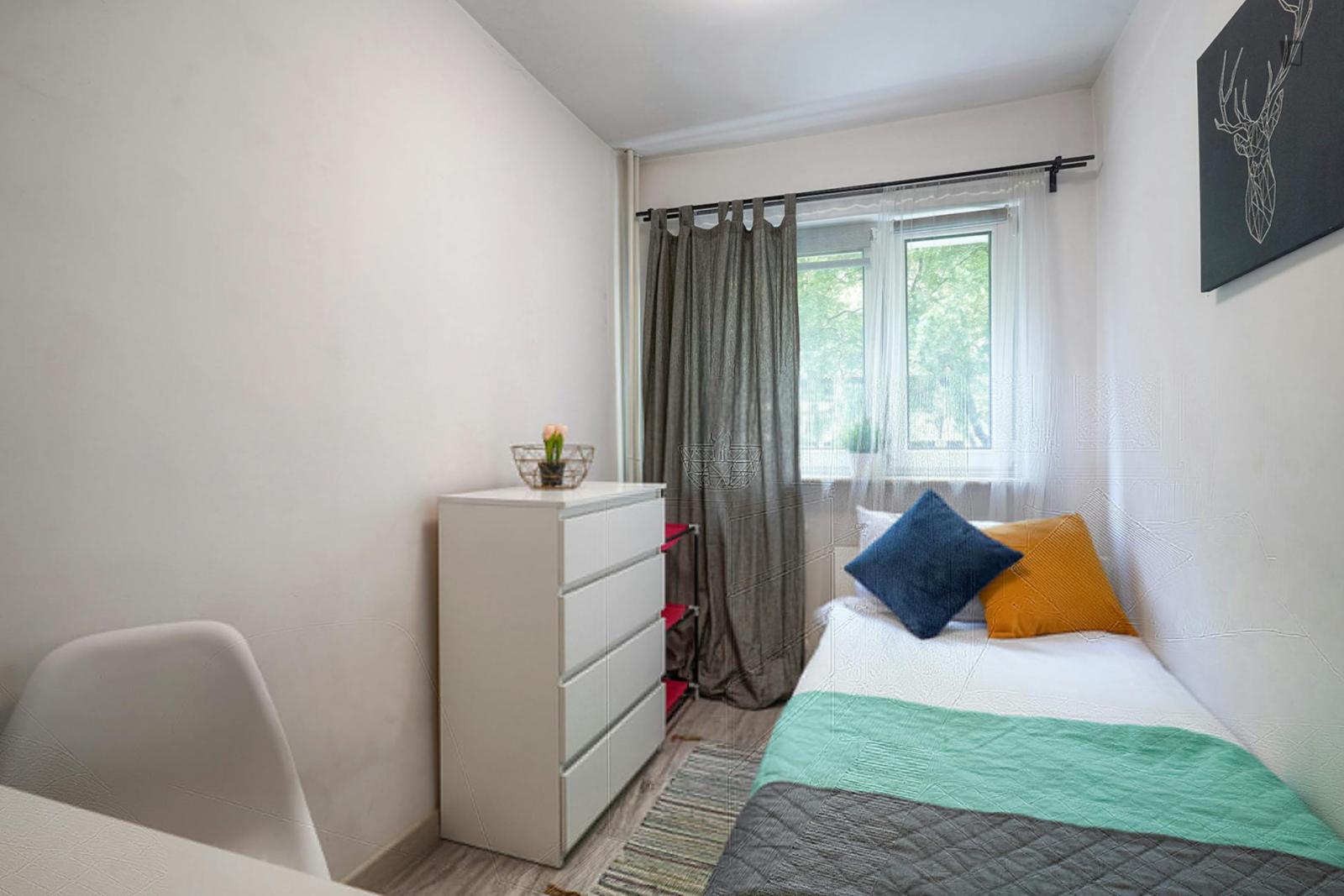Homely Single Bedroom In Nowolipki - 1