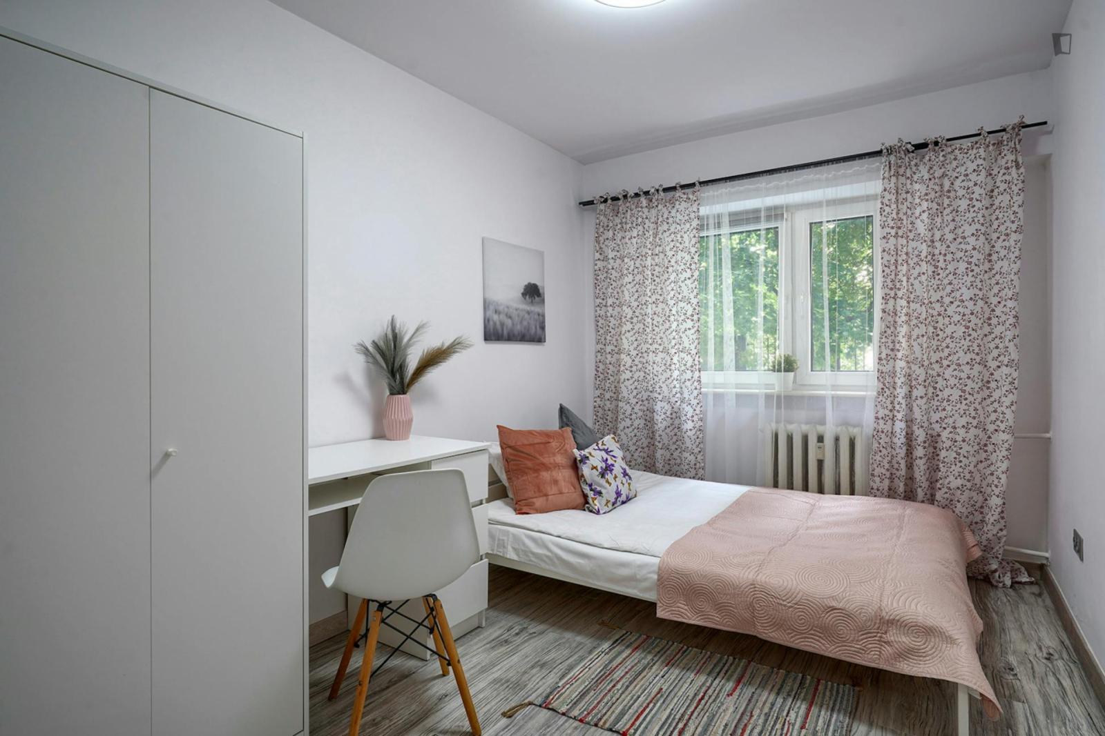 Stupendous Single Bedroom In Nowolipki - 1
