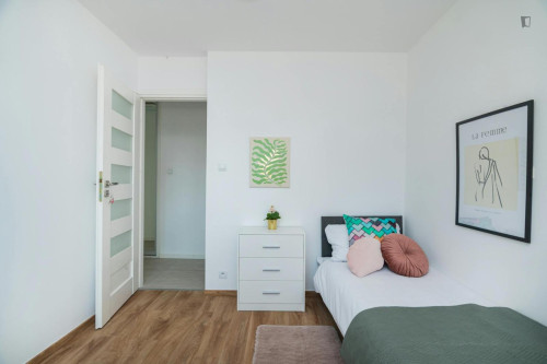 Very neat single bedroom near the Rondo ONZ metro