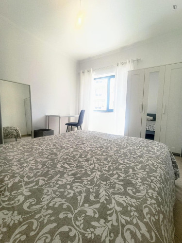 Single Room near the direct train to Lisbon