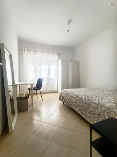 Single Room near the direct train to Lisbon