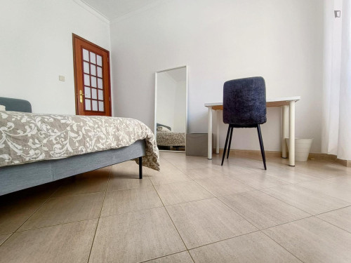 Single Room near the direct train to Lisbon