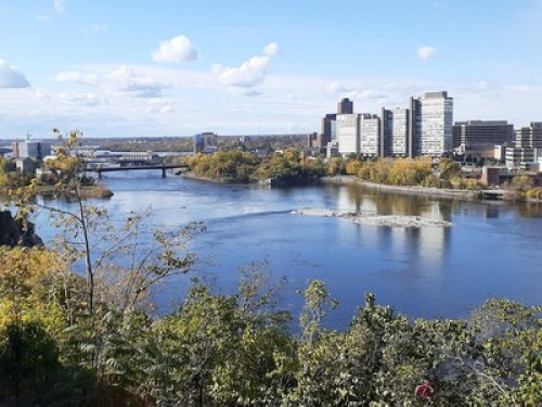 QUIET CLEAN BEDROOMS
