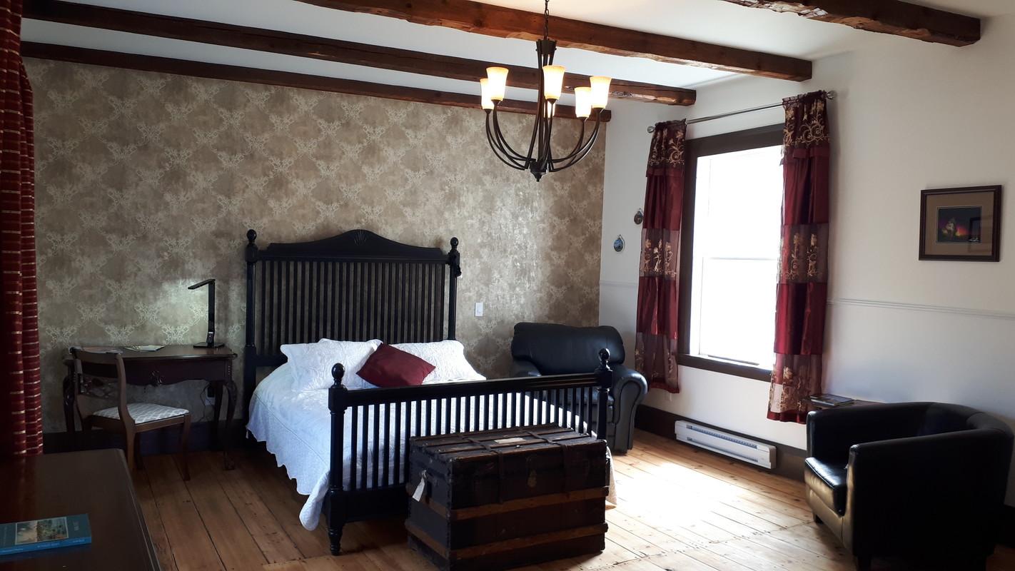  Queen Bed(Single Bed)  -   Beautiful Large Bedroom in Ancestral House   - Gallery -  1