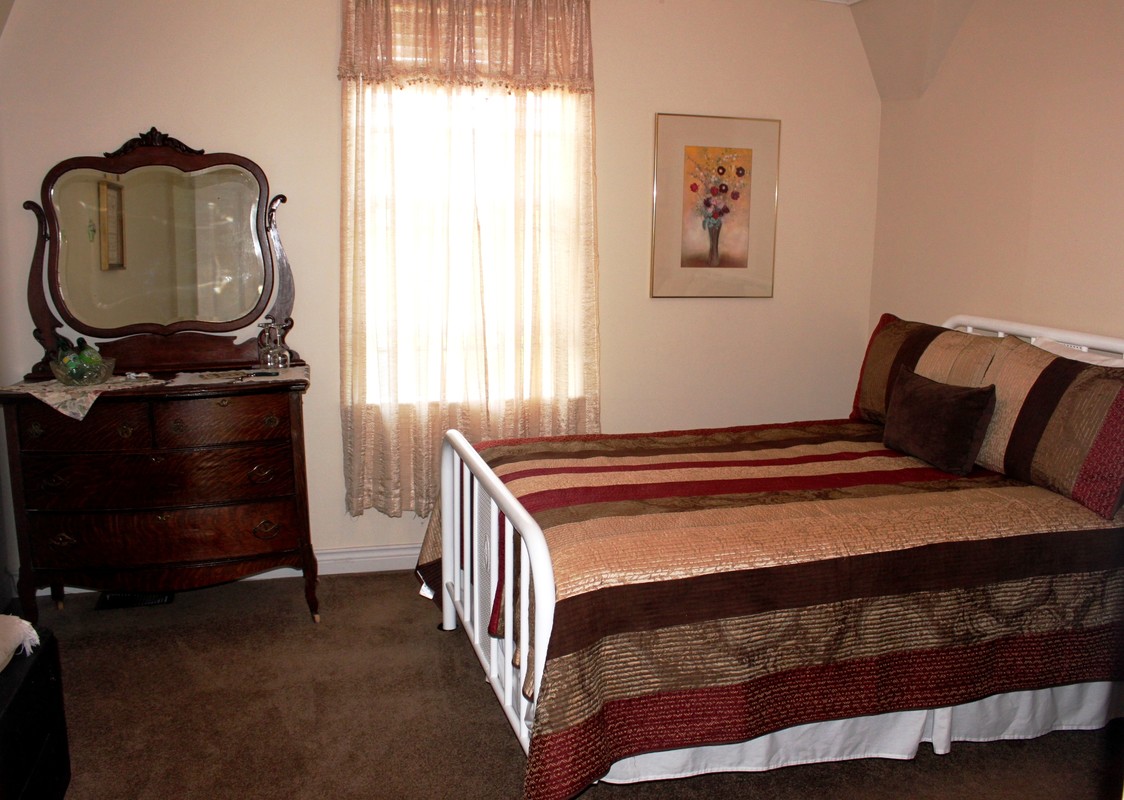  Burgundy Room(Full Room)  -  The Mission House Bed & Breakfast  - Gallery -  1