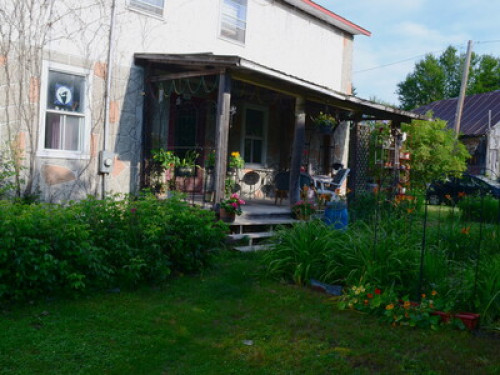 Quiet Lakeside Home in the Woods