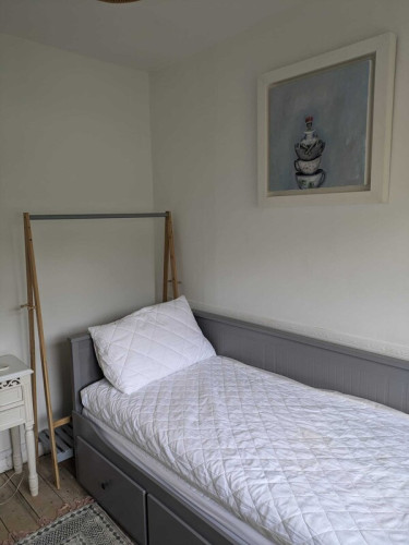 Room in a family home - Gallery - 9