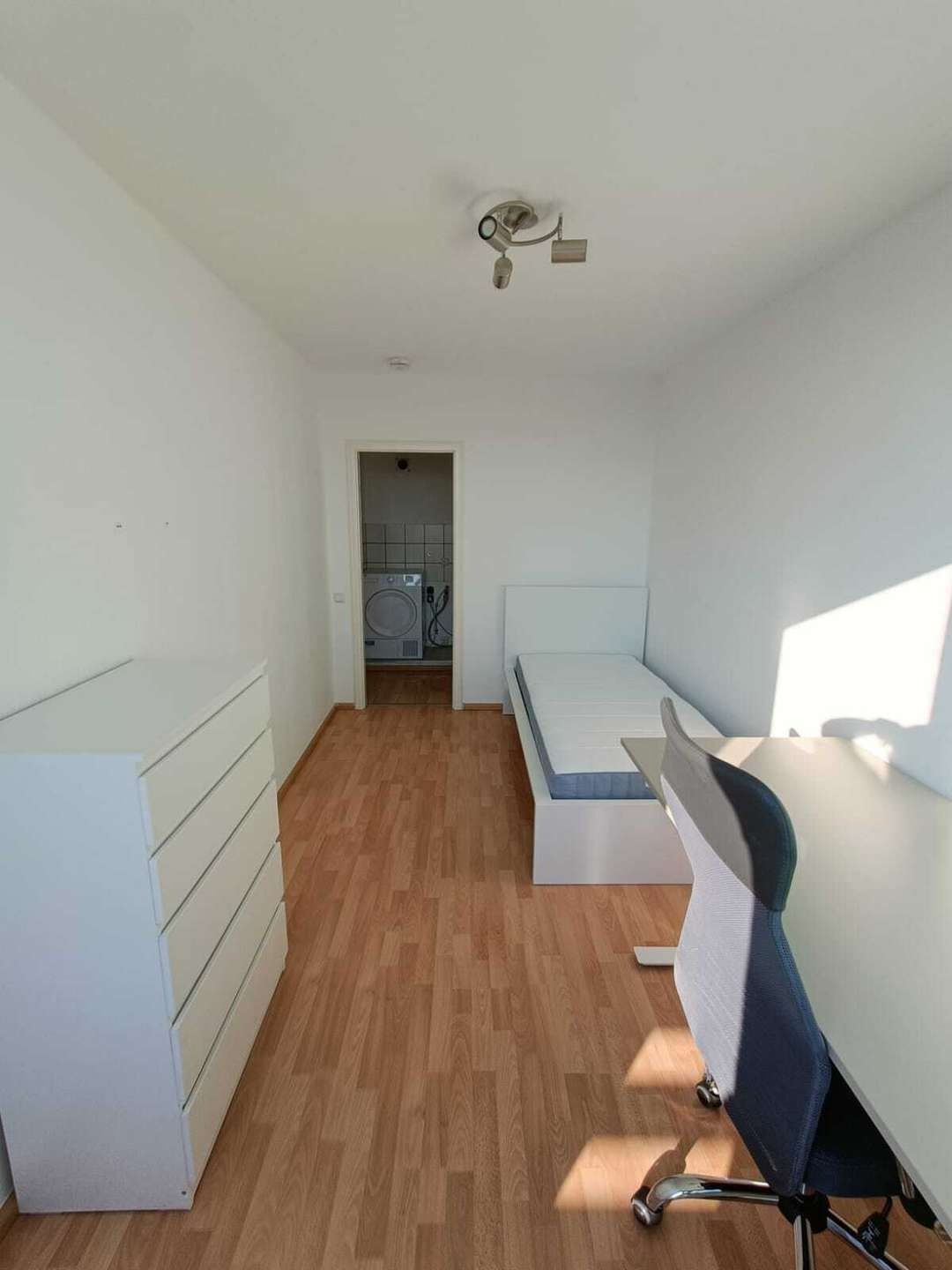  Cozy & Spacious Studio  -  Cozy & spacious studio located in Ludwigshafen am Rhein  - Gallery -  1