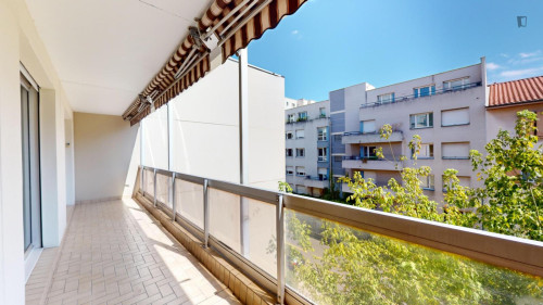 Big double bedroom in Gratte Ciel - Gallery - 6
