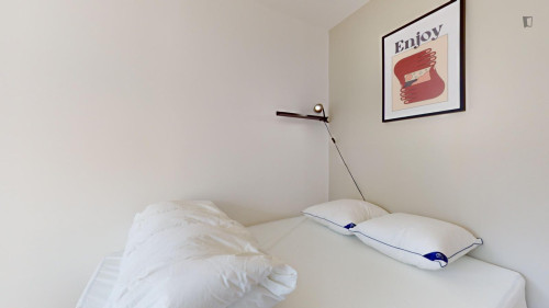 Big double bedroom in Gratte Ciel - Gallery - 2