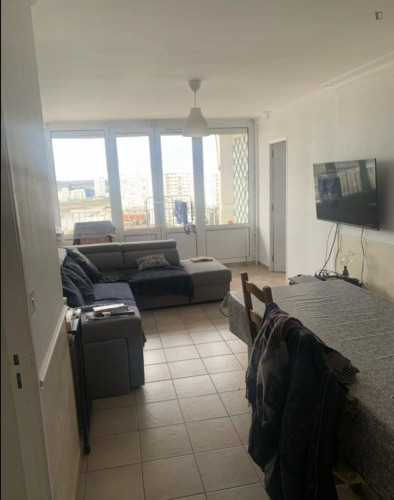 Homely double bedroom in Quartier des Rives du Cher de Tours