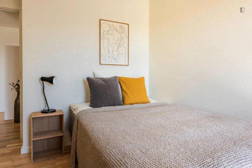 Bright single bedroom in shared flat in Holmene