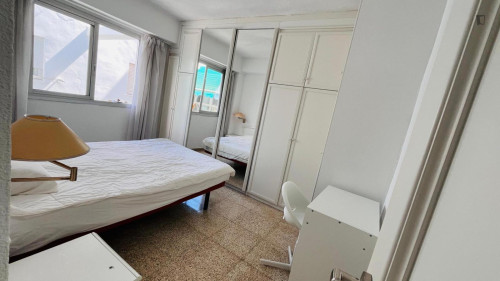Appealing double bedroom in central Alicante