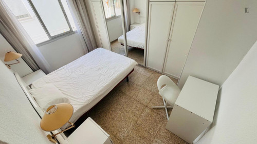 Appealing double bedroom in central Alicante