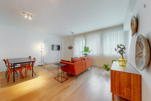 Modern 2 bedroom apartment near Madou metro station
