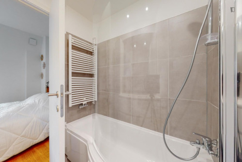 Modern 2 bedroom apartment near Madou metro station