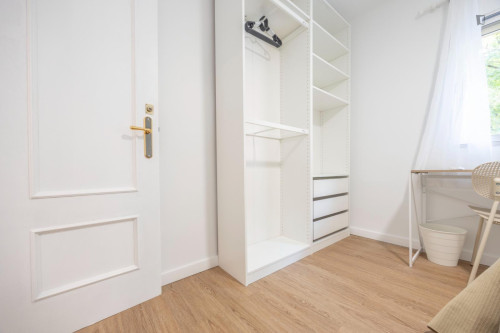 Double bedroom in 3-bedroom apartment - Gallery - 6