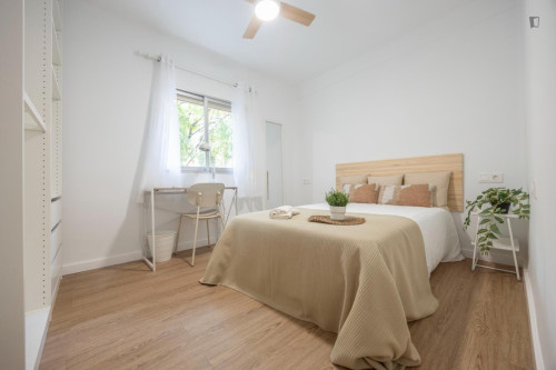 Double bedroom in 3-bedroom apartment
