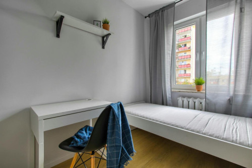 Neat and cosy single bedroom in residential Gocław