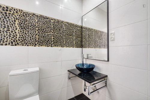 Cool looking 3-bedroom apartment in Arroios