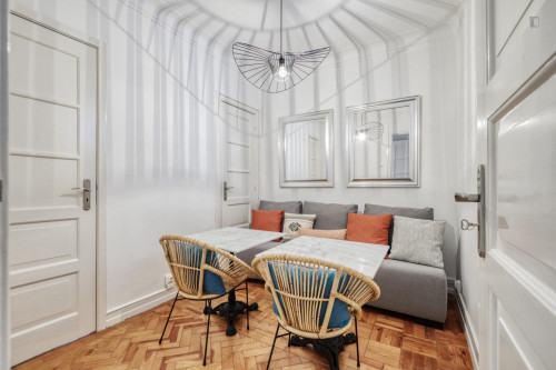 Cool looking 3-bedroom apartment in Arroios