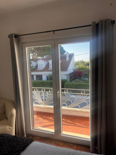 Spacious Double Bedroom just a 10-minute drive from Morena Beach